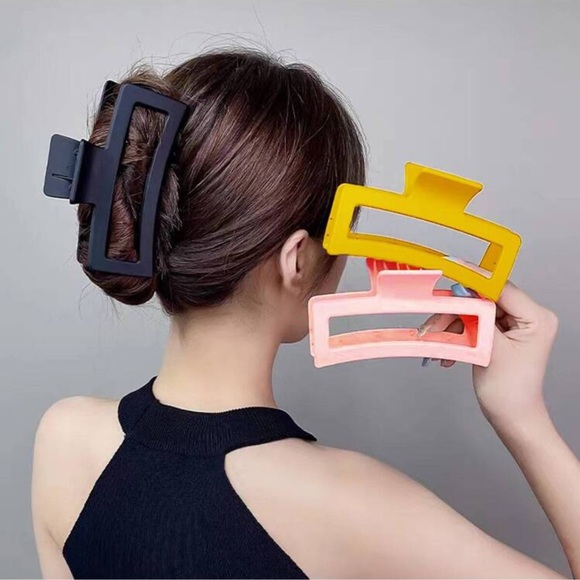 Large Black Hair Claw Clip - Picture 3 of 3